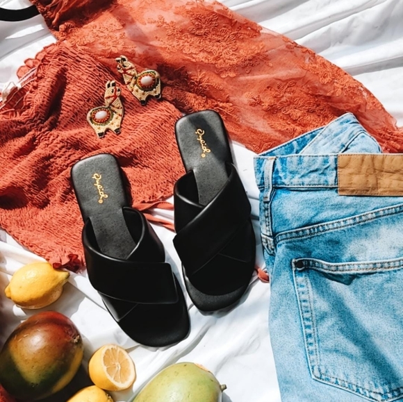 🚨//The Florence// Black vegan leather Sandal - Picture 7 of 8